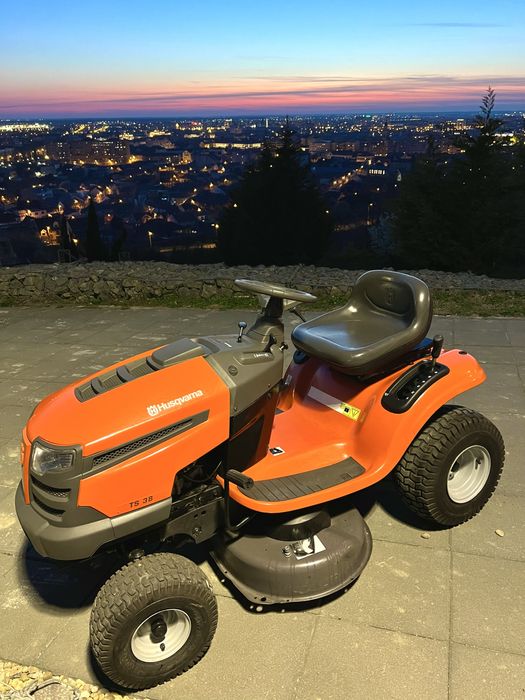 Tractoras de tuns iarba Husqvarna Briggs&Stratton Ohv
