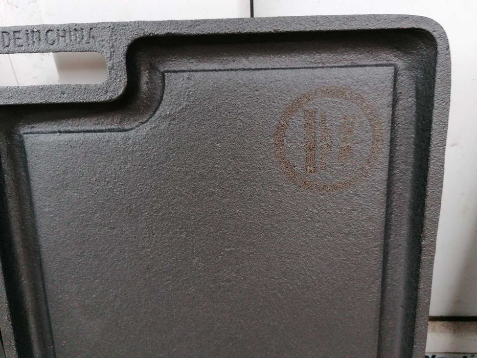 Grill fontă  pură, Ofertă 99  lei 45 x 25 cm