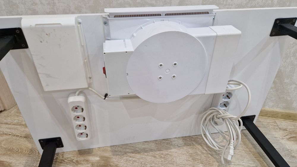 Маникюрный стол со встроенным пылесосом Veracso