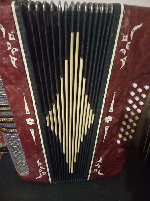 Продам баян в хорошем состоянии