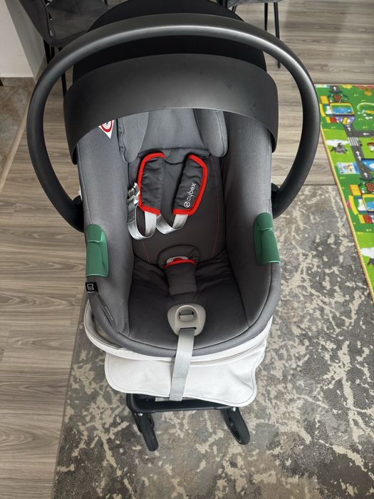 Carucior Cybex Eos Gold Basic + Scoica Aton B2 + adaptori + baza Isofix
