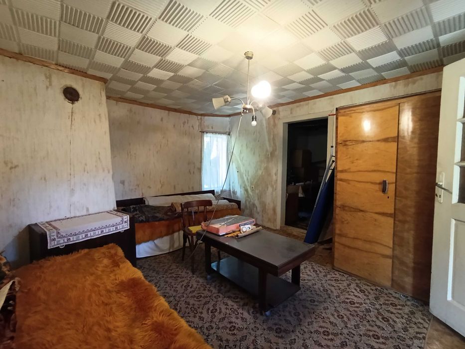 къща с двор в село Яворец