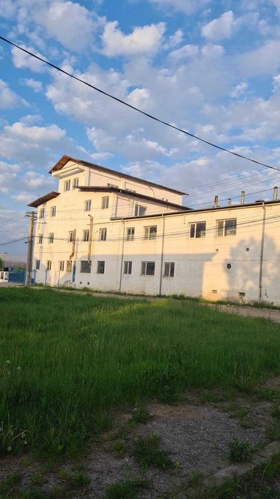 Vand cladire industriala ( hala ) P+3 sau inchiriez (2 euro/mp)