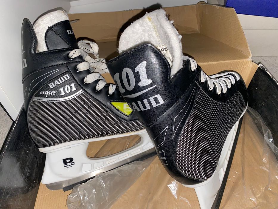 Хоккейные коньки 39р