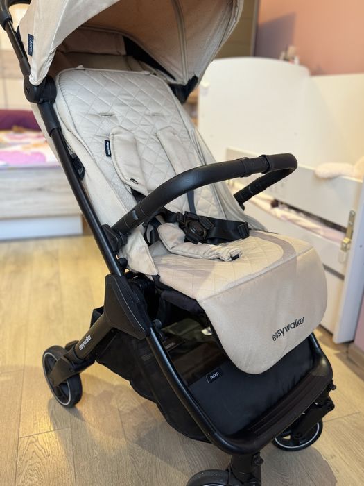 Детска количка Easywalker Jackey – Лекa, компактна и с автоматично сгъване