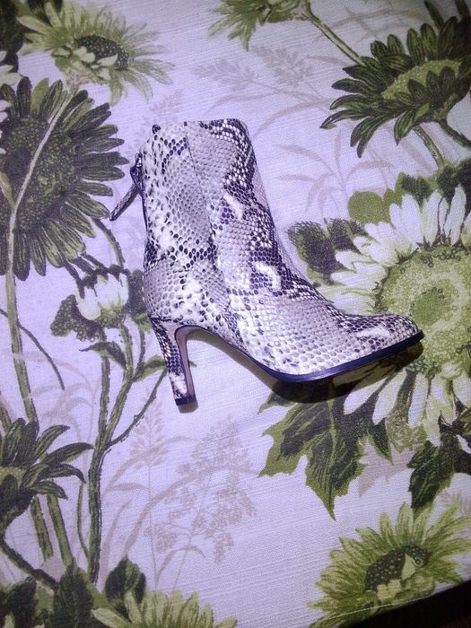 De vînzare ghete  de damă serie limitată din piele de piton pe