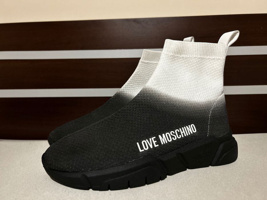 Много намалени Love Moschino обувки НОВИ