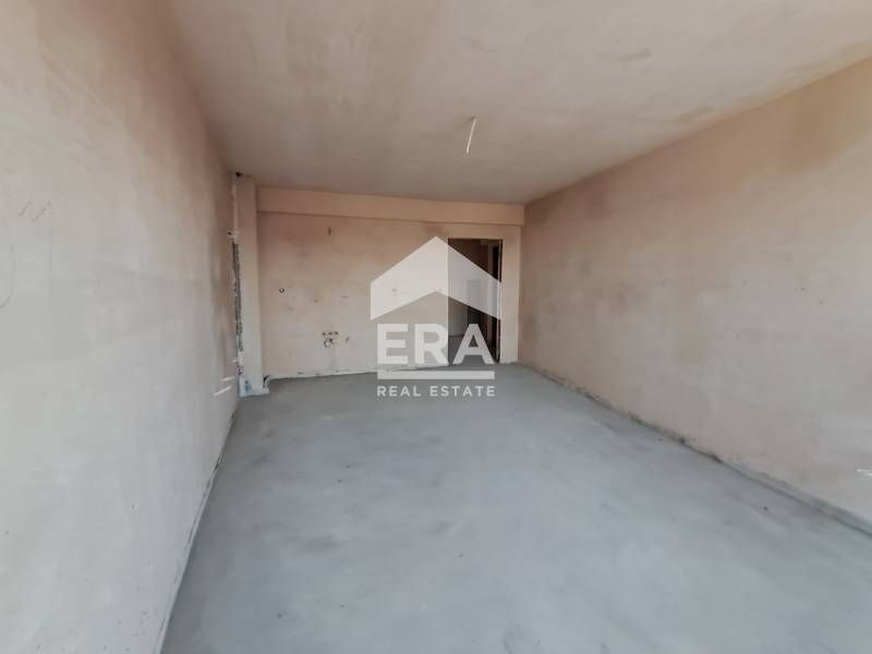 Продава се Тристаен апартамент в Варна, Погреби - 96 кв.м за 1844 €/кв.м - Снимка #2