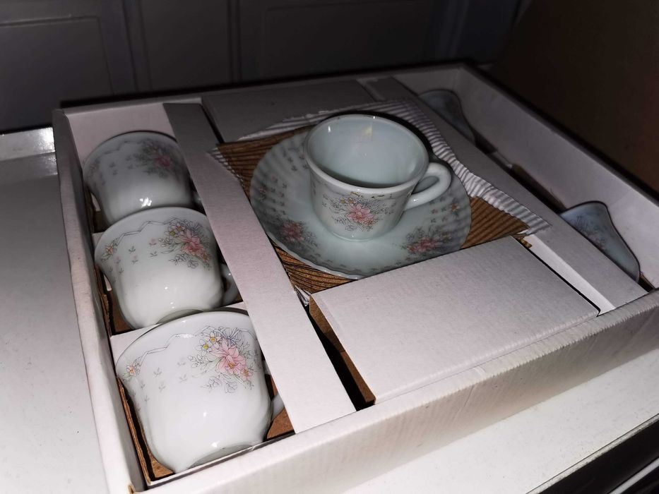 порцеланов сервиз за кафе от 90те години