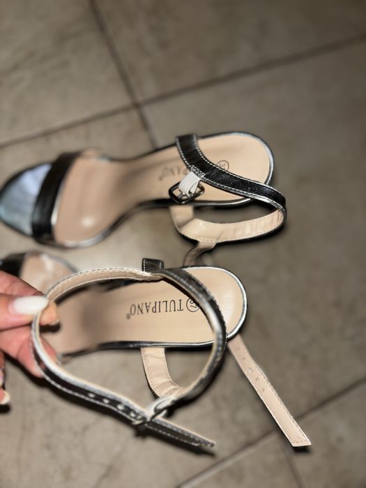 Сребърни елегантни сандали