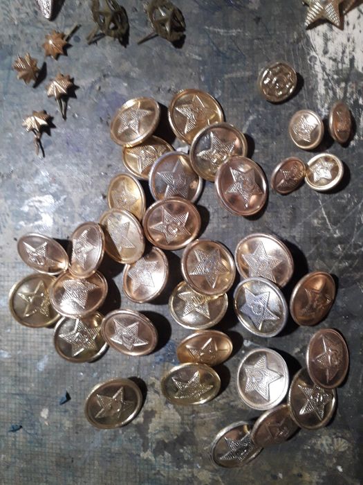 Пуговицы военные.советские.,и звёздочки на погоны.погоны.