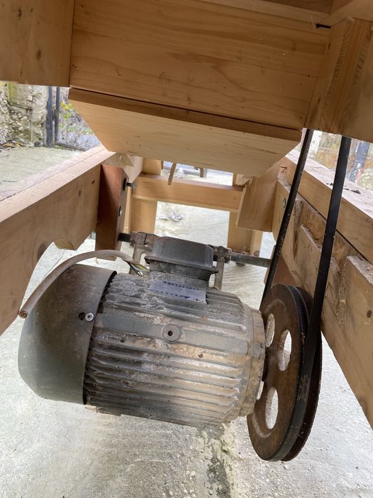 Абрихт дървообработваща машина