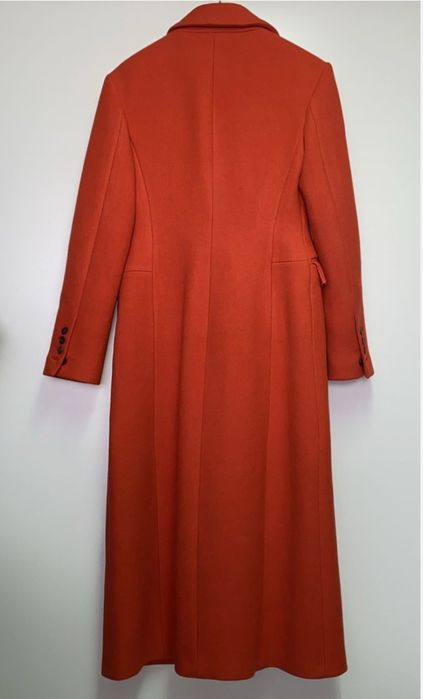 Портокалово палто Zara, втален модел . 75 % вълна Manteco