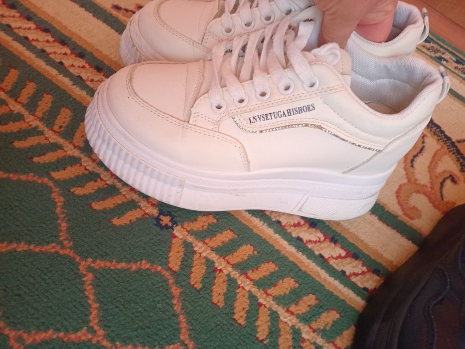 Женские кроссовки  размер 35, 36