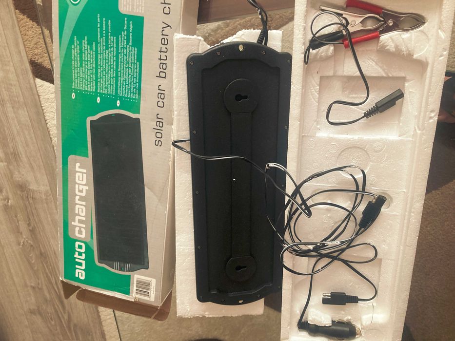 Соларно зарядно за батерии/акумулатори