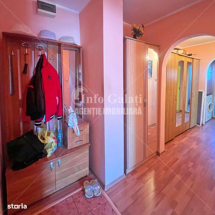 | Apartament cu 3 camere | Micro 17, Str. Oltului |