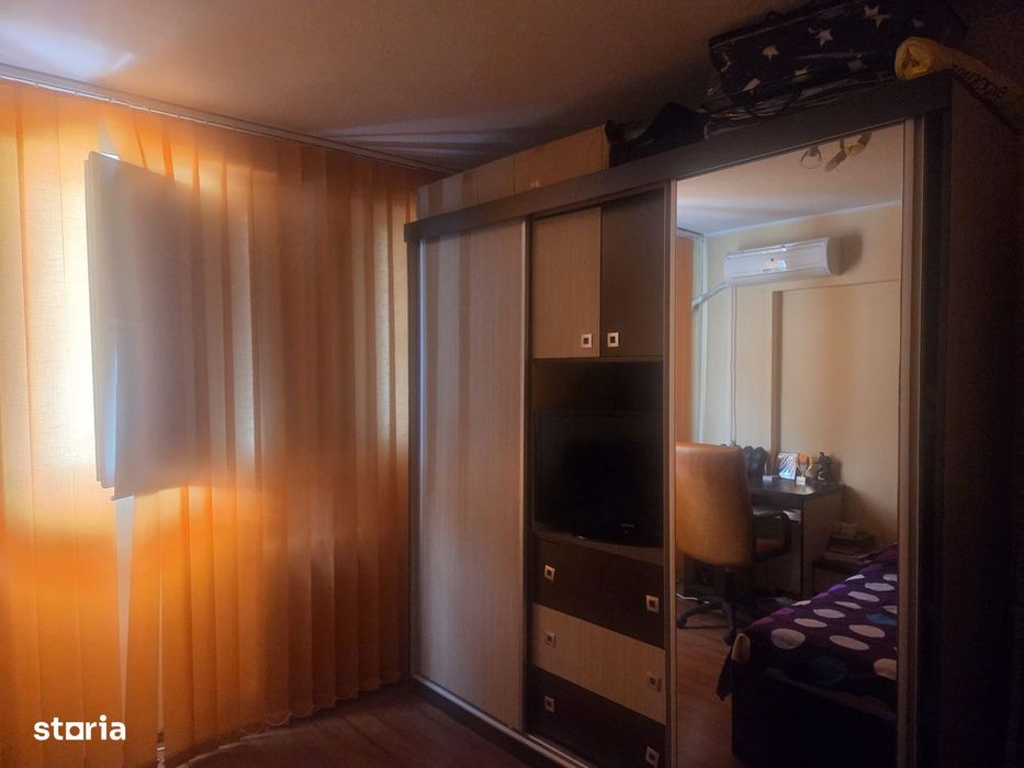 Apartament 3 camere, etaj 1/10, str. Toporasi, Sector 5, balcon, lift