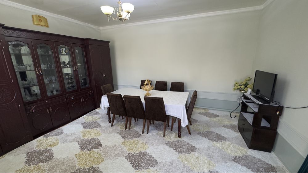 Продаётся дом, в центре города.