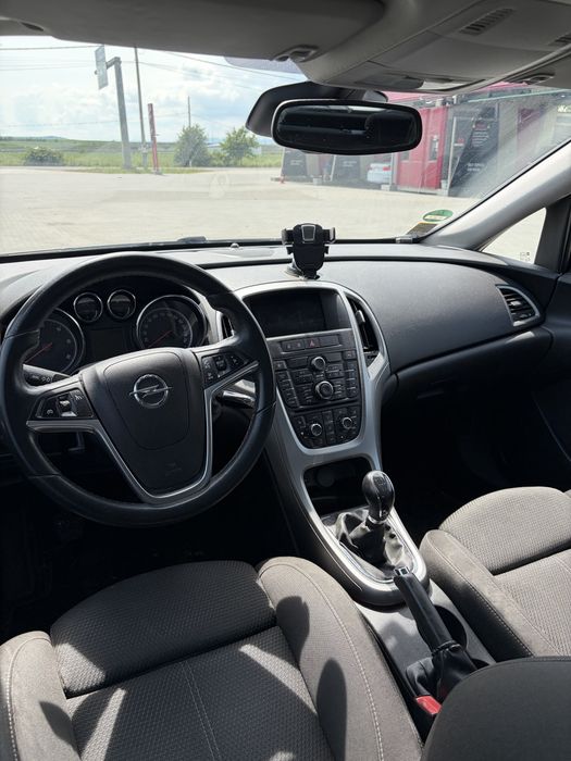 De vanzare Opel astra J