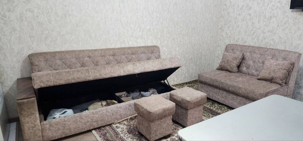 Диван с пуфиками б/у