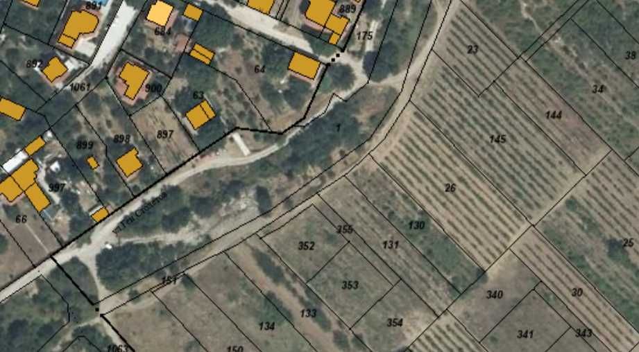 Продава се земеделска земя в с. Брестник.