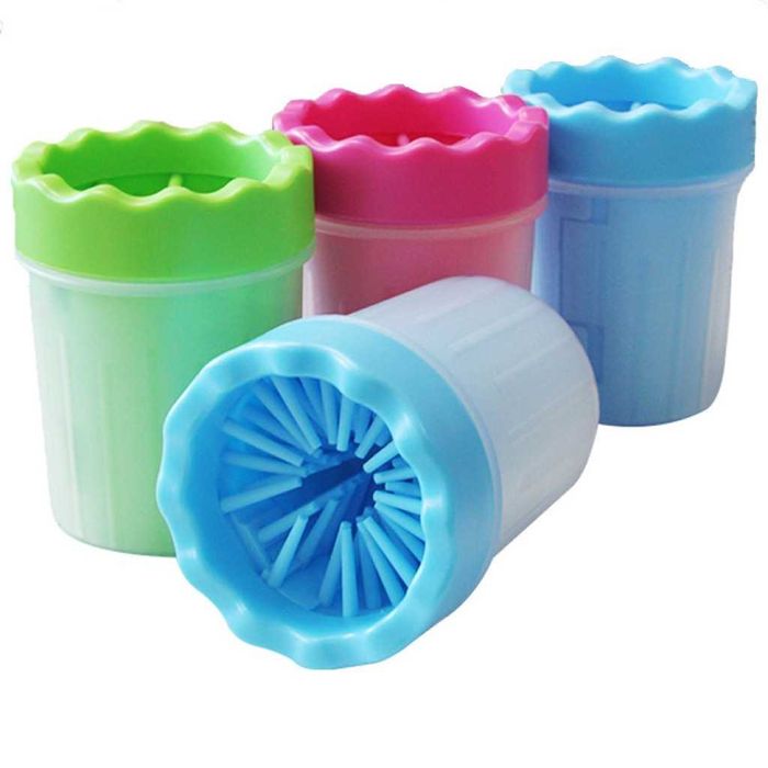 Уред със силиконови ресни за почистване на лапи на домашни любимци