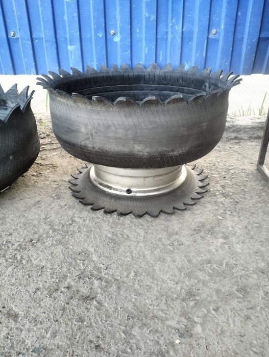 Продам клумбы из покрышек