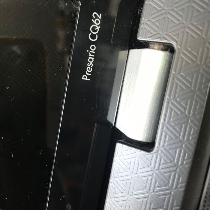 HP Qompaq 15,6’’с повреден екран