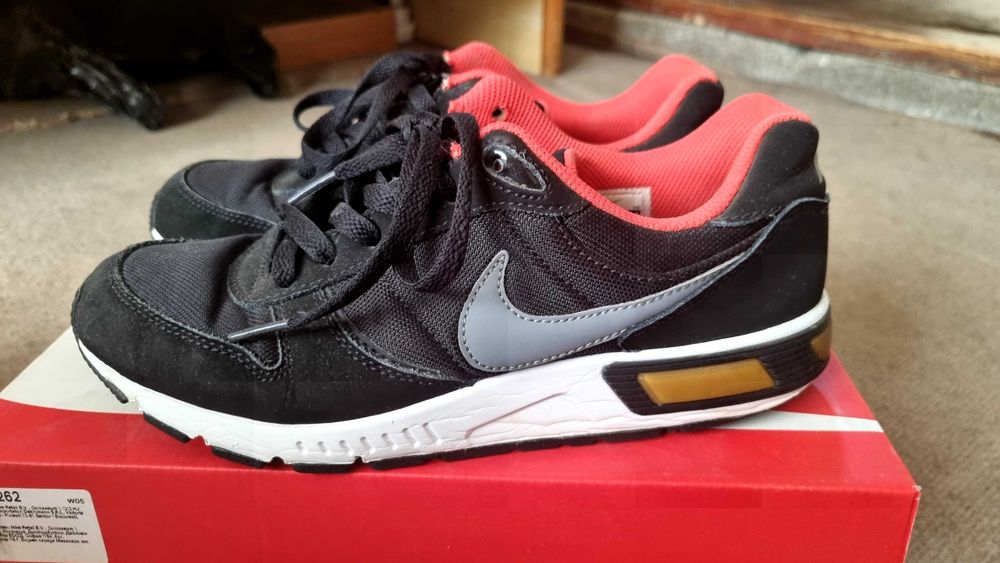 Дамски маратонки Nike