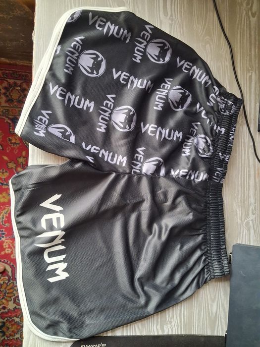 Спортивные шорты