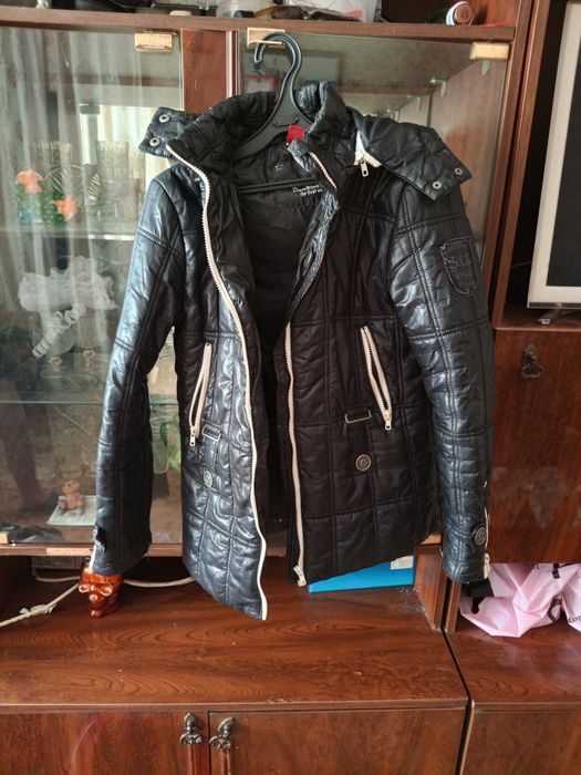 Отдам даром весеннию куртку