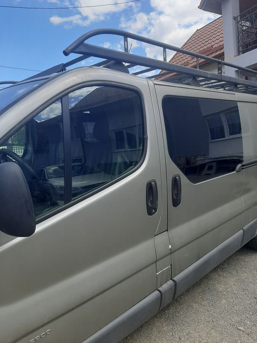 Vând Opel vivaro