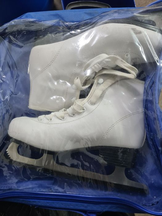 Продам коньки женские