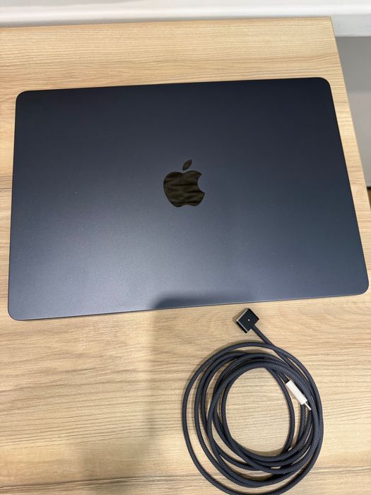 продается Macbook air 13(2025)