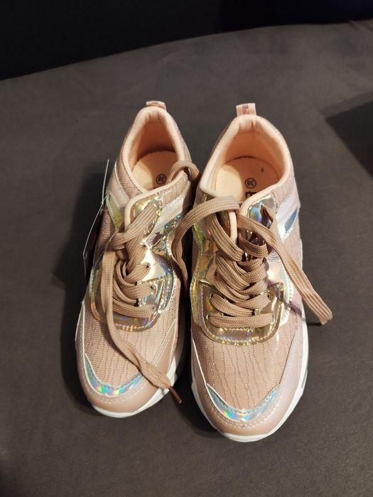 Обувки Ezel нови