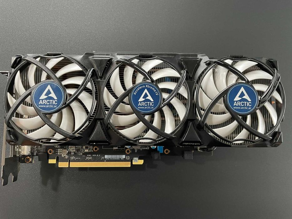 Msi RX5700XT 8GB със охладителна систем Accelero Xtreme IV от Arctic