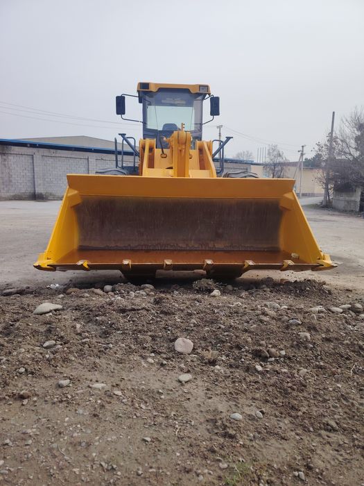 Продаю Фронтальный Погрузчик 2011 года состояние нормальное