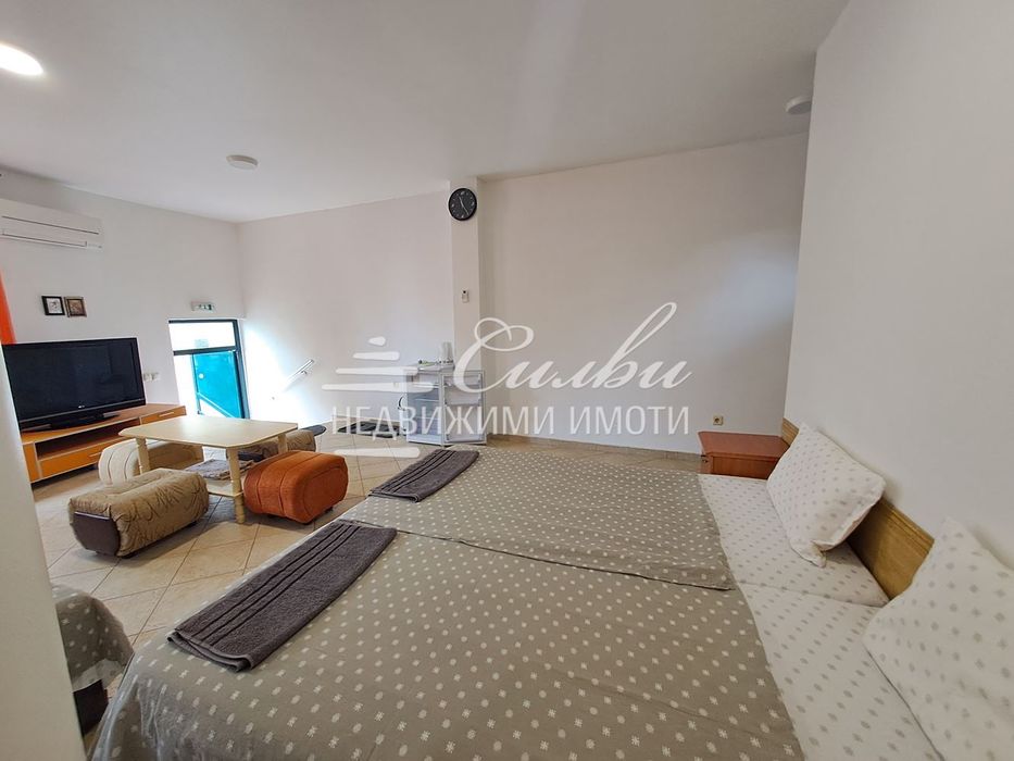 Самостоятелна ДВУЕТАЖНА ТУХЛЕНА къща - кв.Център