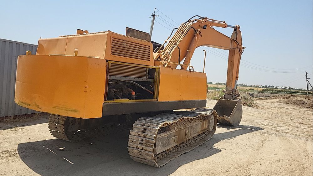 Срочно продаём экскаватор