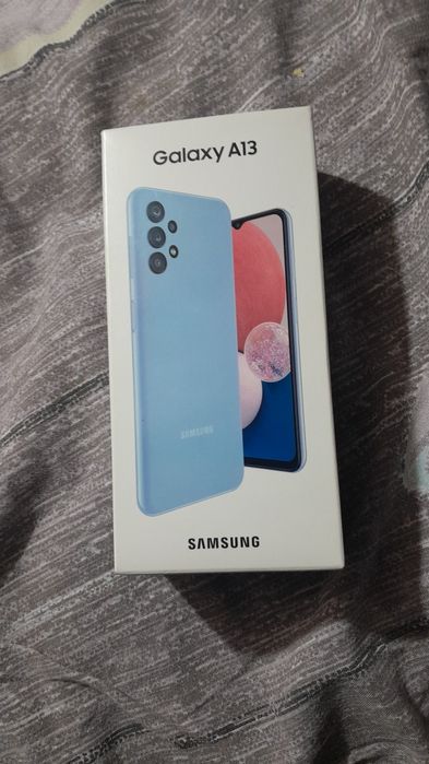 Samsung a13 коробка наушники есть