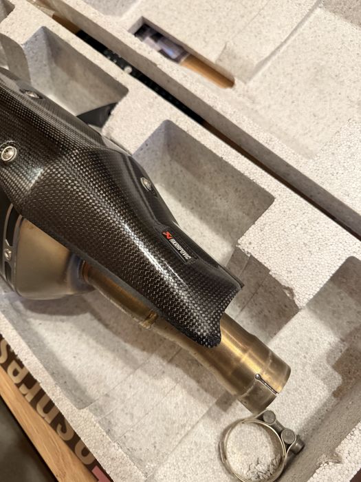 Carbon Akrapovic