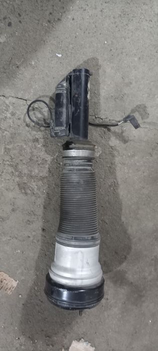 Пневмостойка для w220