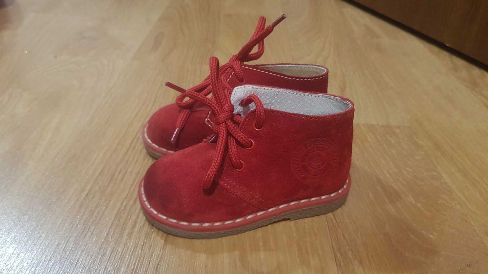 Vand papuci piele rosi Nr 20, marca Melania