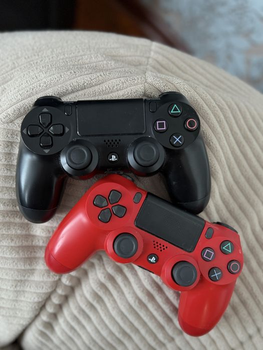 Sony playsation 4pro и 2 контроллера/джойстика