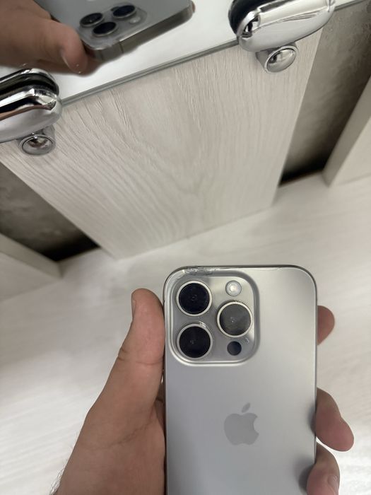 15 Pro 256 gb 80% 550$