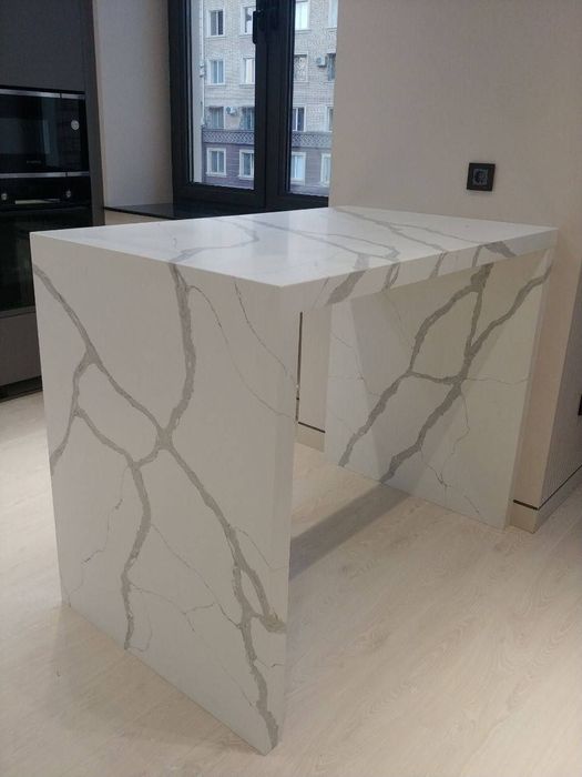 Кухонный стол из камня