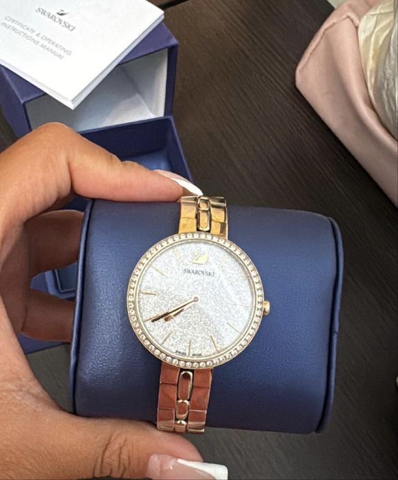 Часы бренда Swarovski