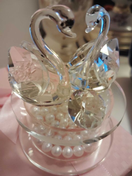 Стъклени лебеди с перли