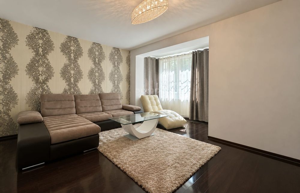 Apartament cu 3 camere de închiriat