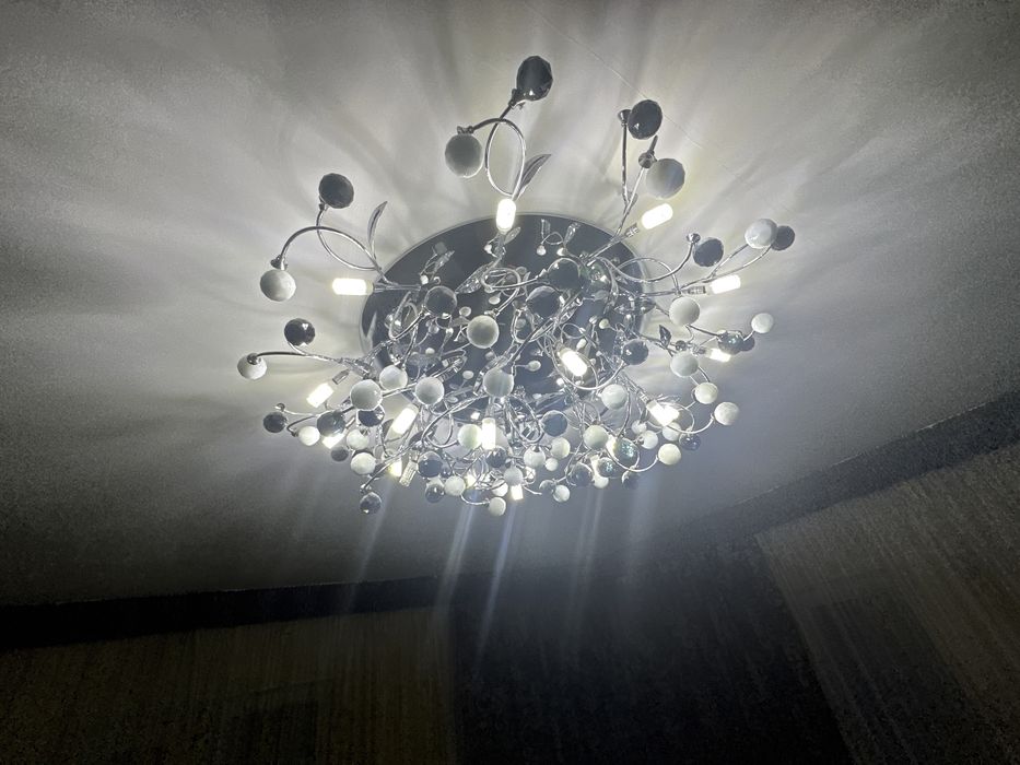 Продам дизайнерскую люстру